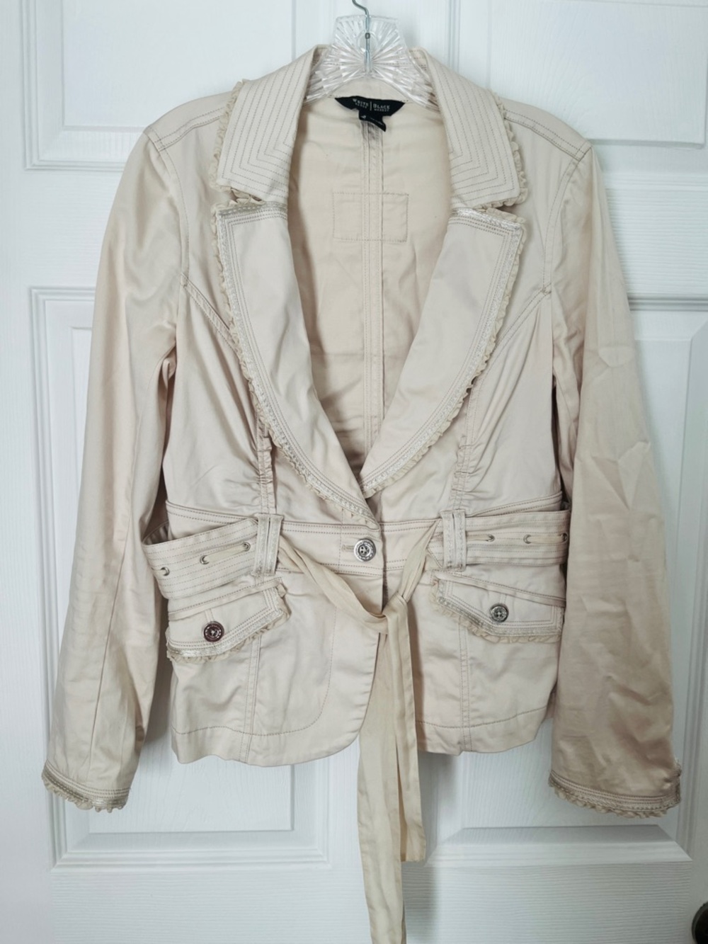White House Black Market Beige Belted Button/Tie Jacket Pockets
Collar Size 8
